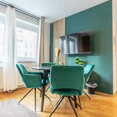 Charming 1Br, Steps From Reumannplatz U1 Apartment Vienna Exterior photo