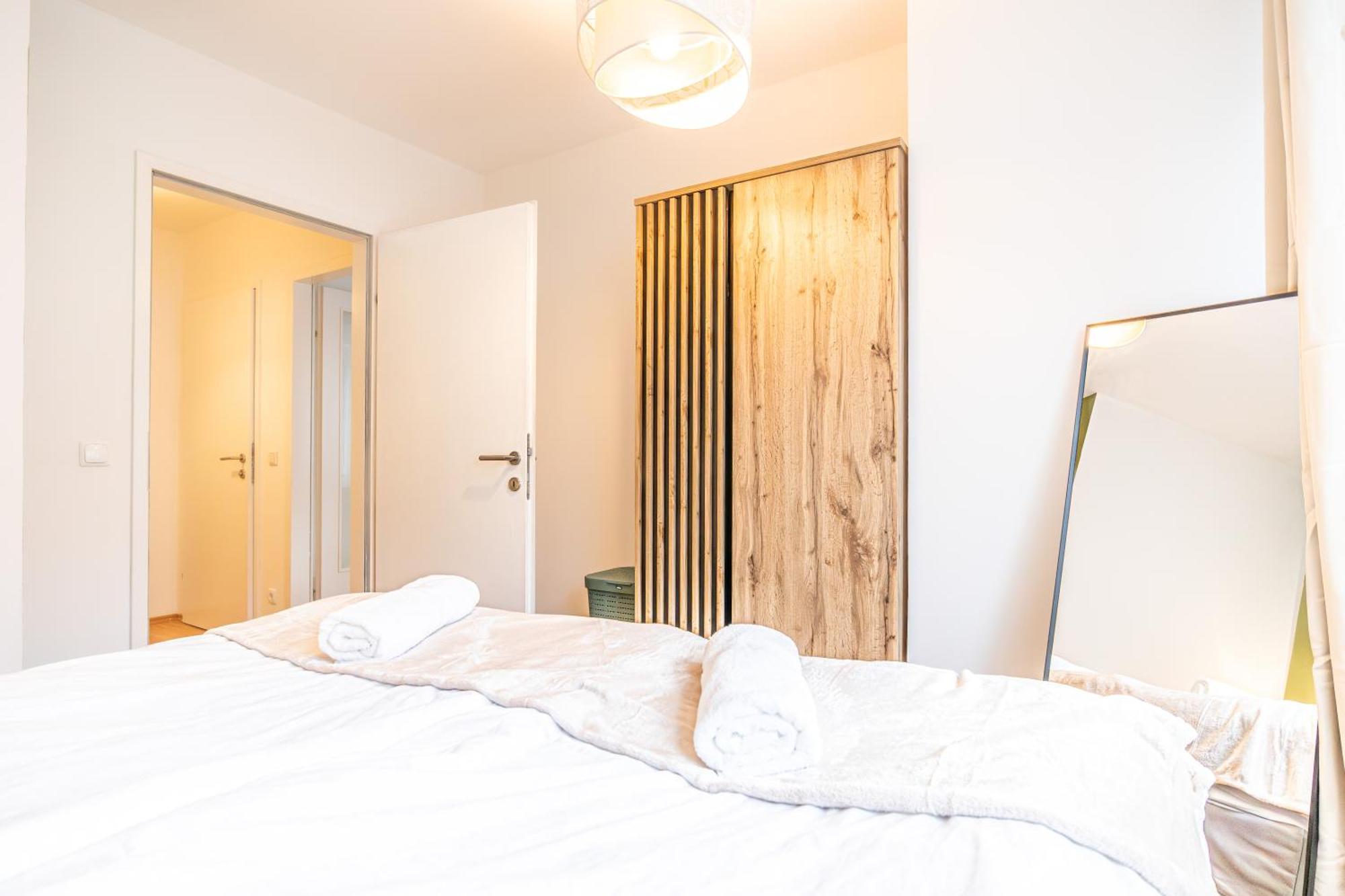 Apartment Charming 1br, Steps From Reumannplatz U1 *