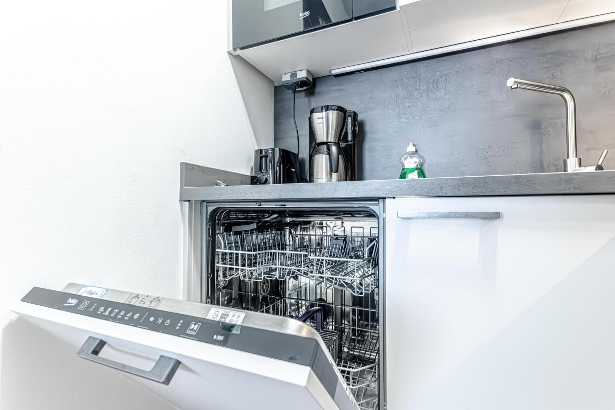 Apartment Charming 1br, Steps From Reumannplatz U1 *