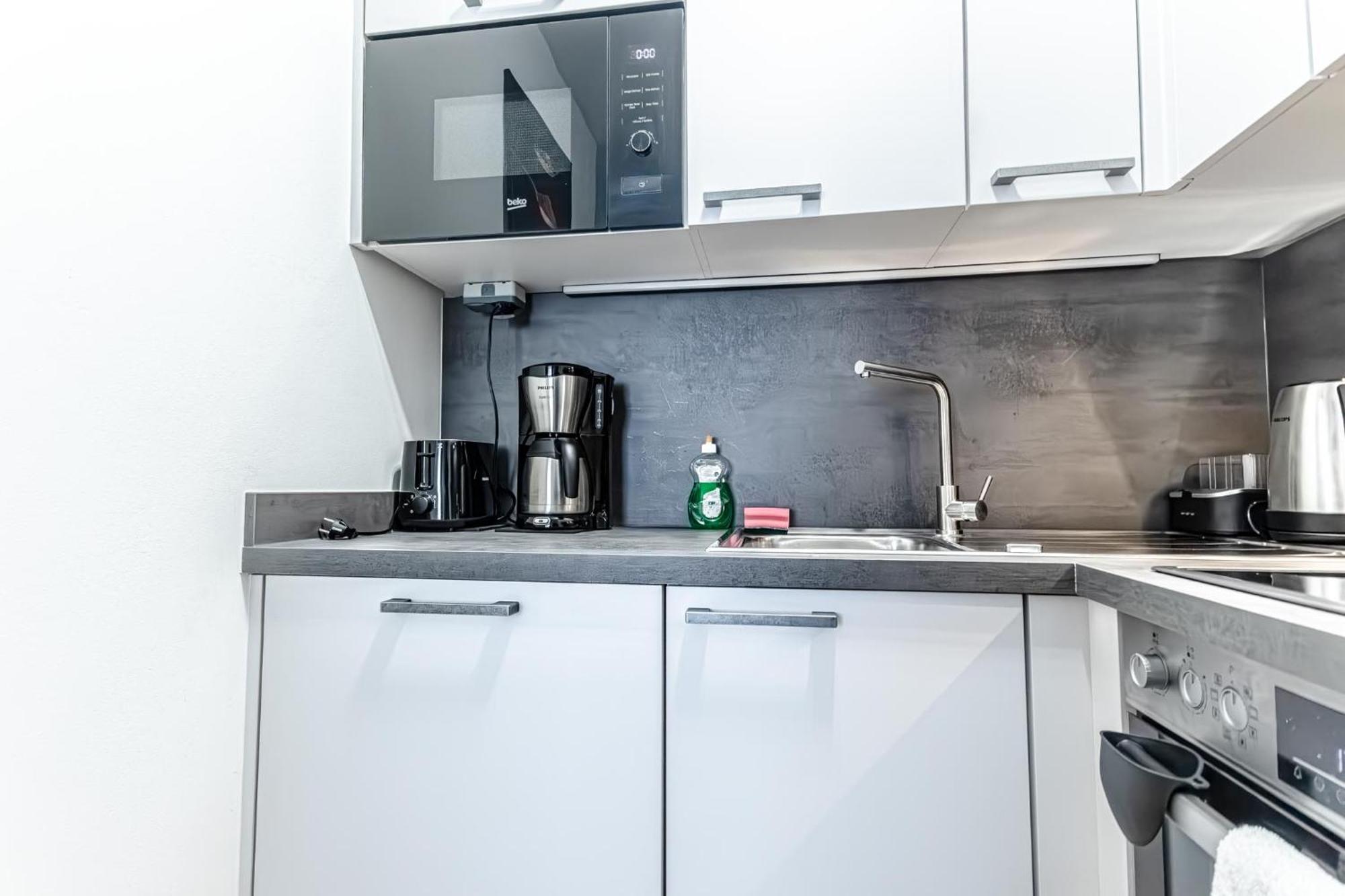 Apartment Charming 1br, Steps From Reumannplatz U1 Vienna