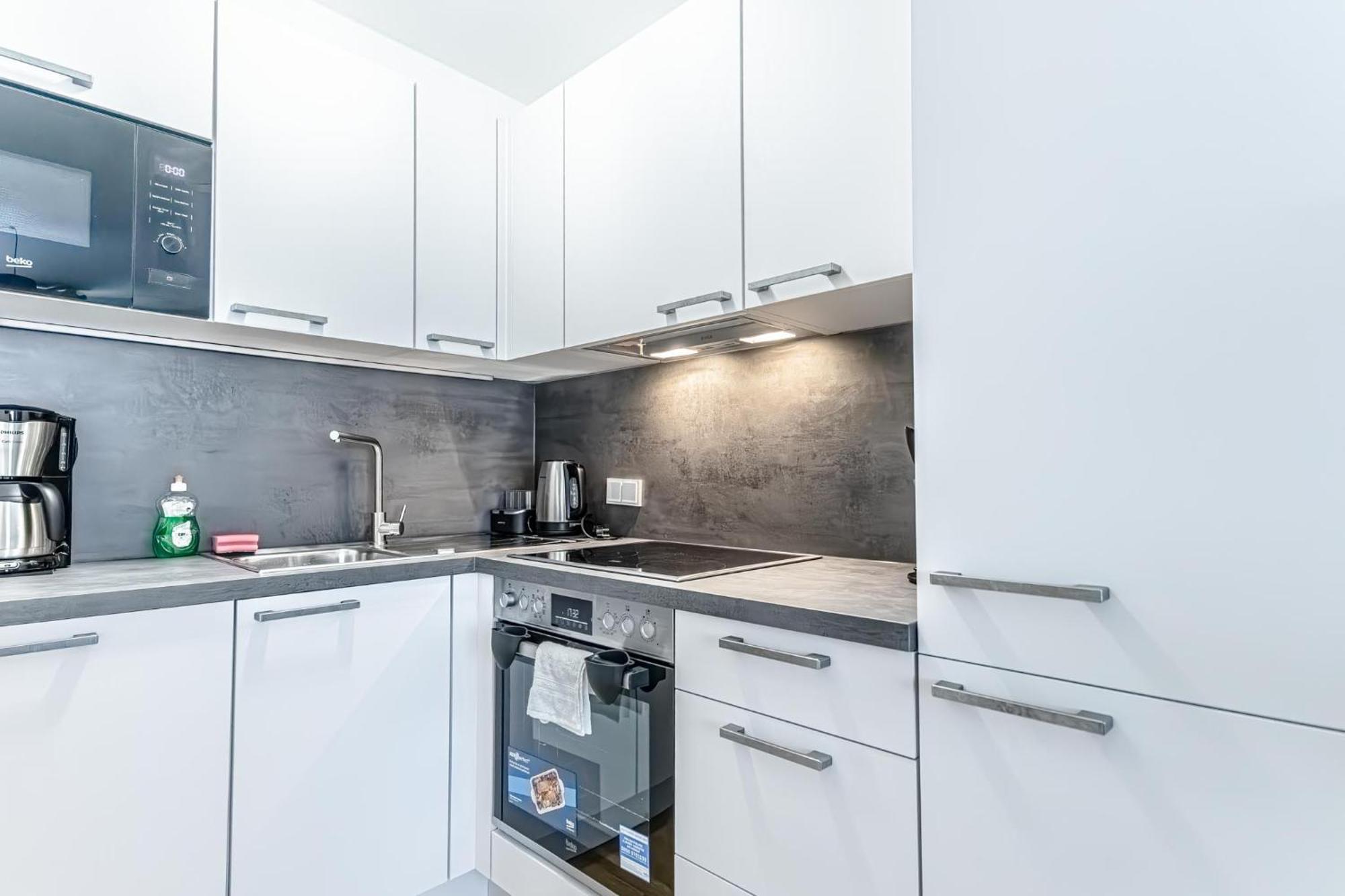 Apartment Charming 1br, Steps From Reumannplatz U1 Vienna