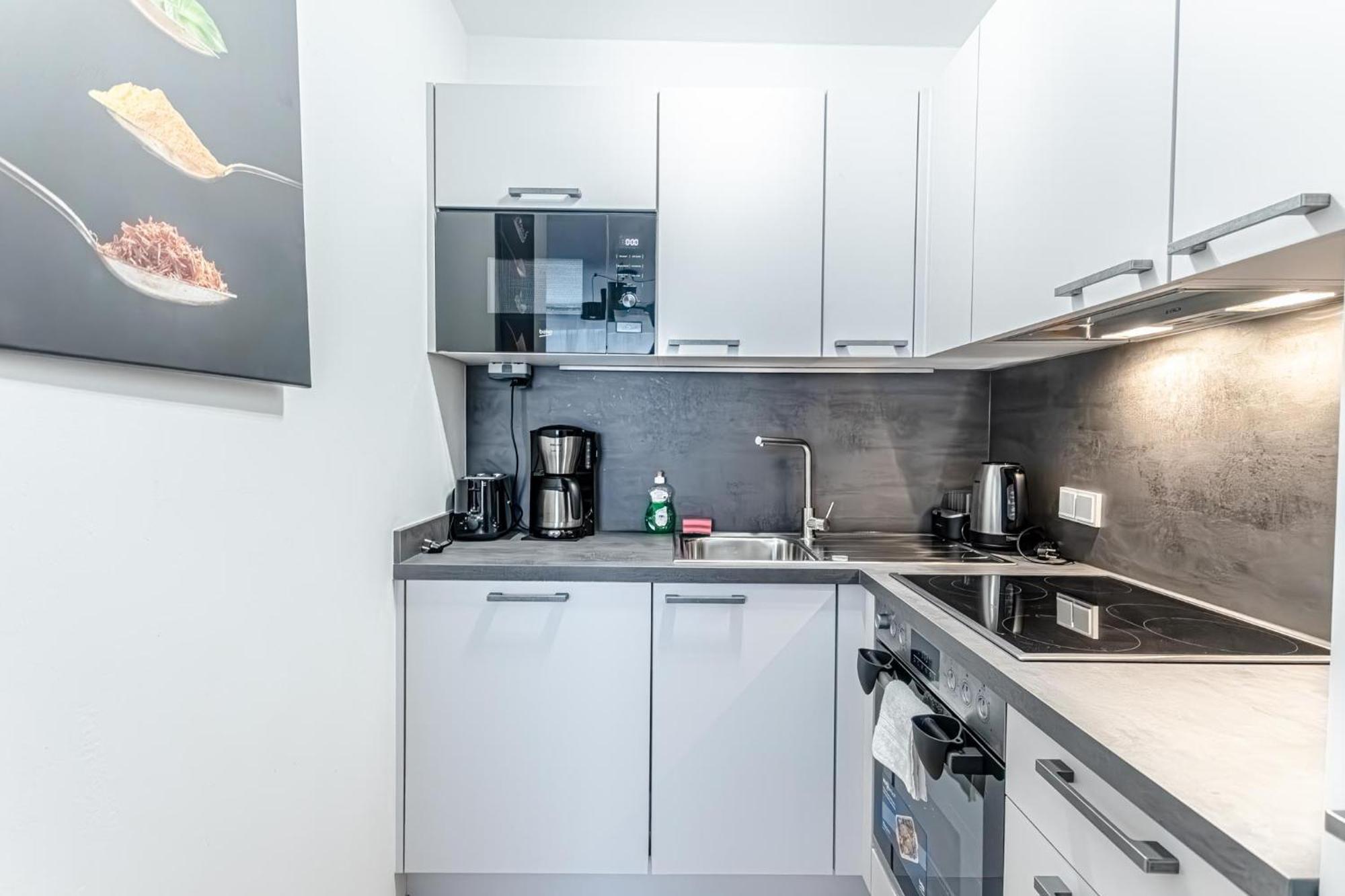 Apartment Charming 1br, Steps From Reumannplatz U1 Vienna