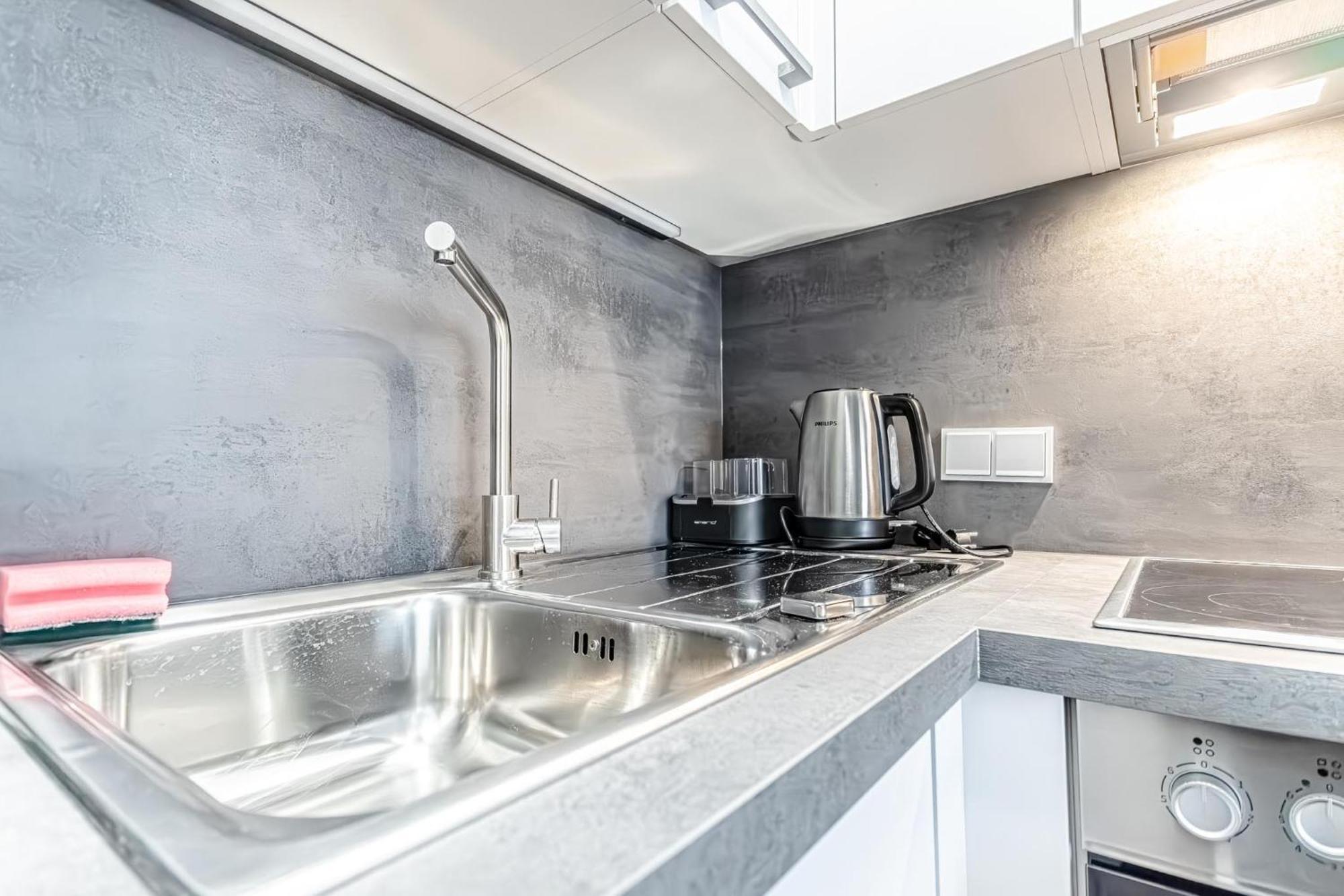 Charming 1br, Steps From Reumannplatz U1 Vienna